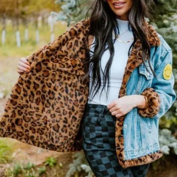 New Dressed in Lala Forever Smiley Patch Denim Trucker Jacket Leopard Fur L / XL - Picture 3 of 7